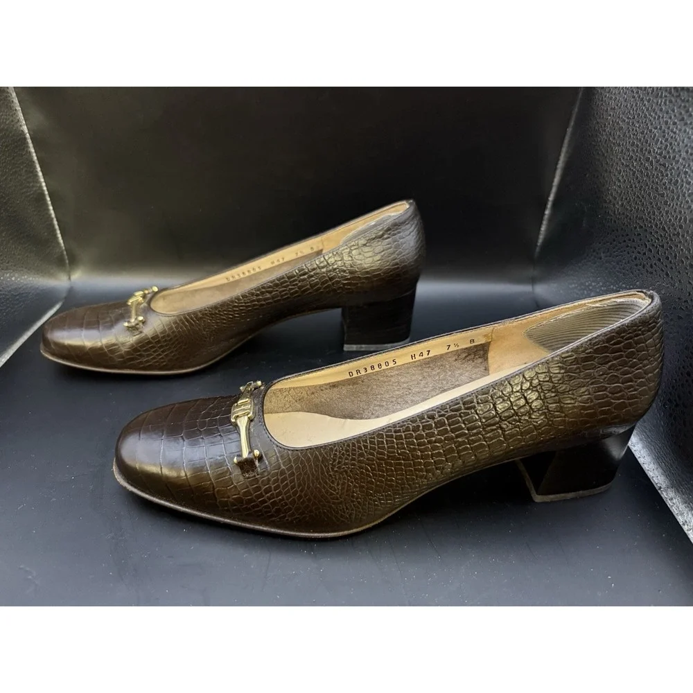 Salvatore Ferragamo Boutique Brown Croc Embossed‎ Leather Pumps 7.5B Italy